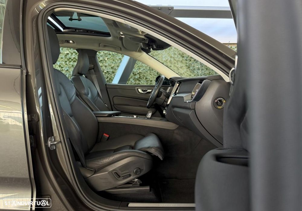 Volvo XC 60 2.0 T6 PHEV R-Design AWD - 9