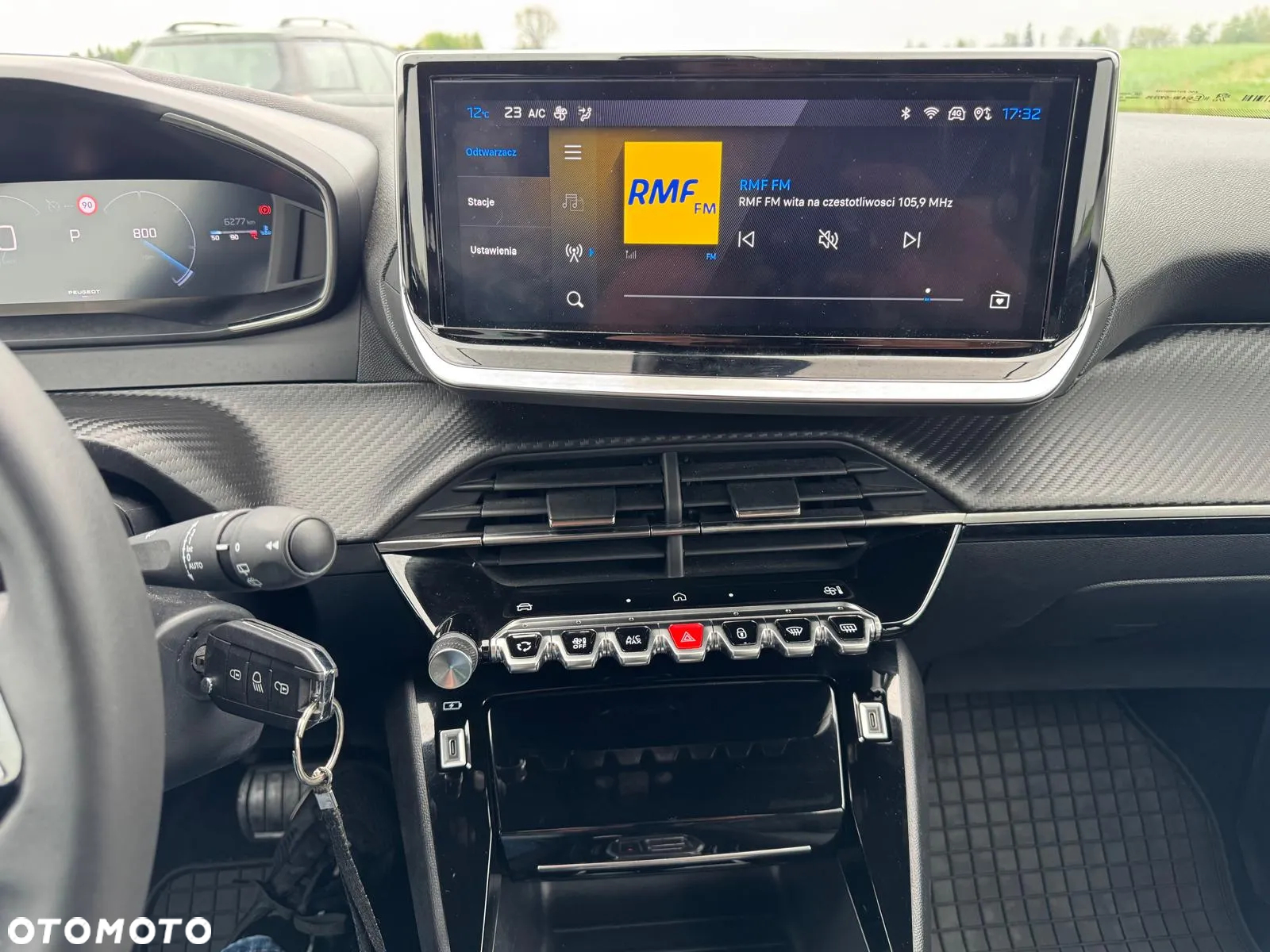 Peugeot 2008 1.2 PureTech Active S&S EAT8 - 11