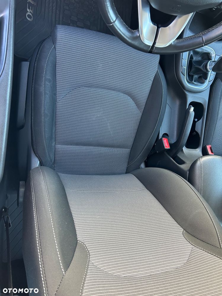 Hyundai i30 1.5 DPI Classic + - 16