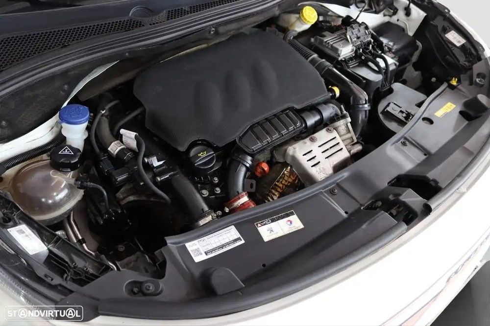 Peugeot 2008 1.2 PureTech Allure EAT6 - 14