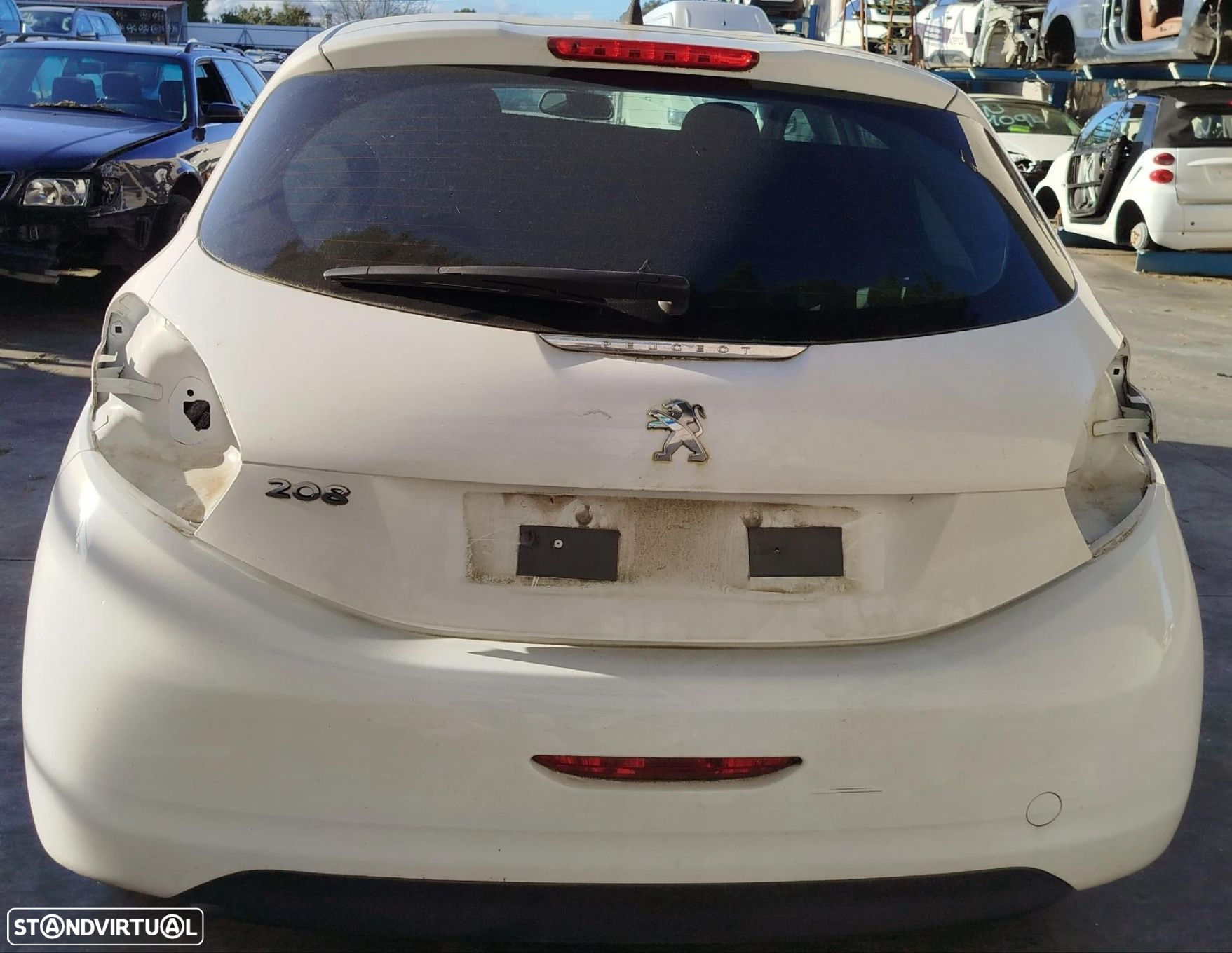 Para peças PEUGEOT 208 - 6