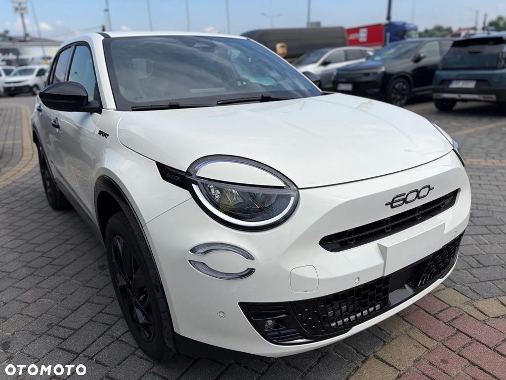 Fiat 600 1.2 Turbo Sport eDCT - 4