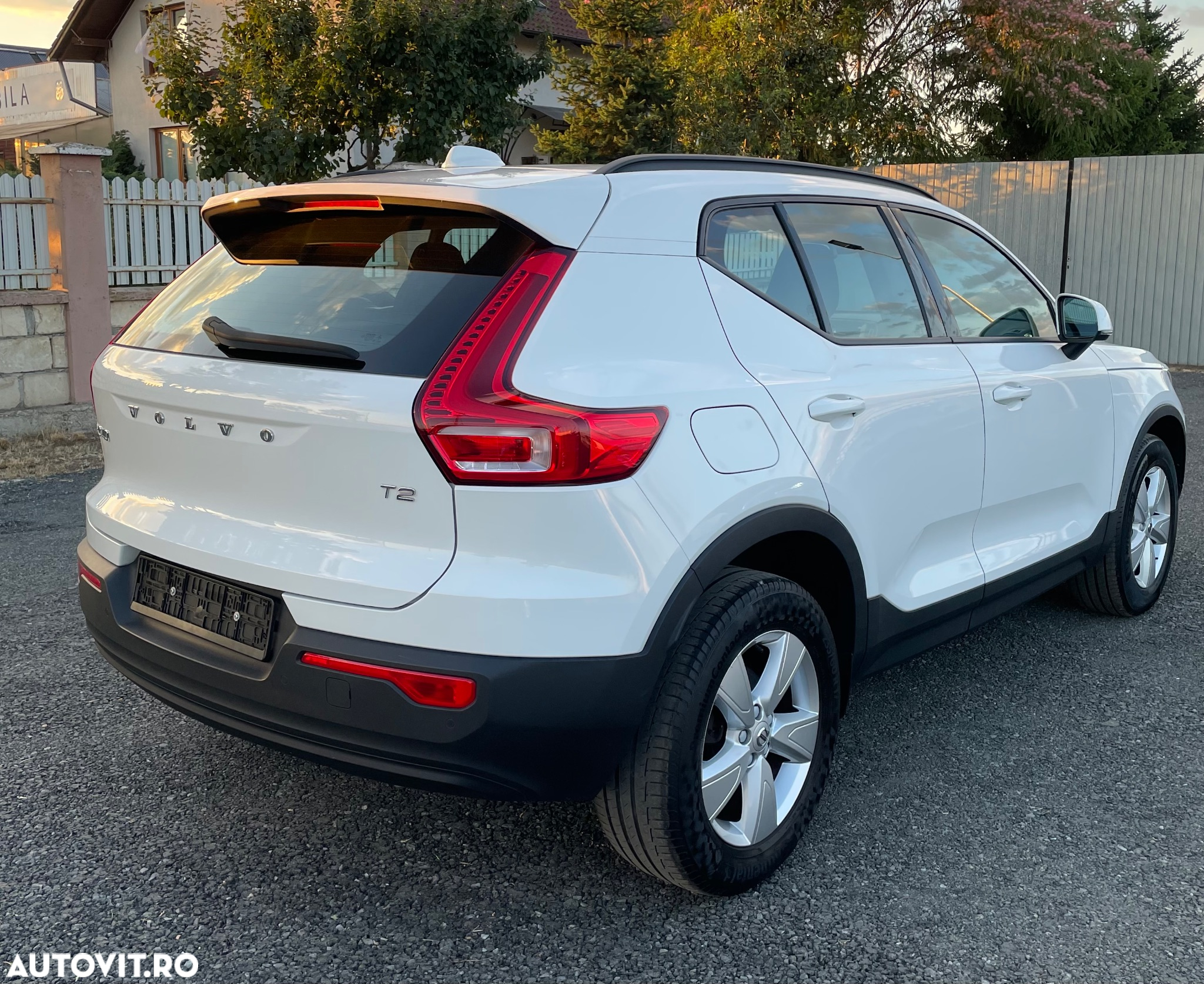 Volvo XC 40 T2 AT8 Momentum - 3