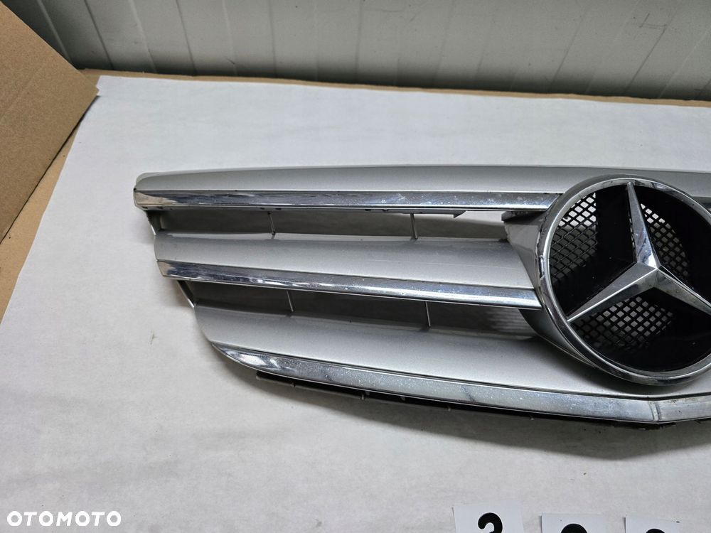 ATRAPA GRILL MERCEDES W169 A169 880 08 83 - 2