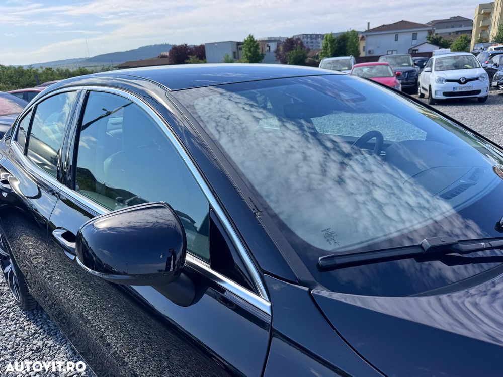 Volvo S60 B4 MHEV AT Plus Dark - 34