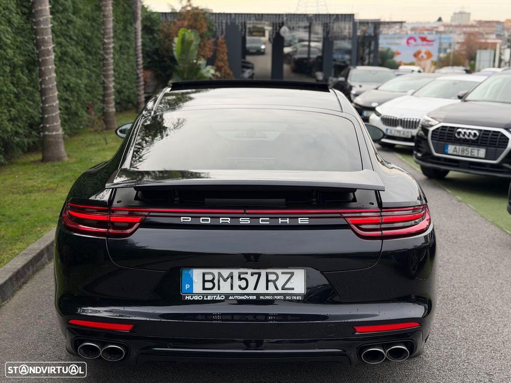 Porsche Panamera - 4