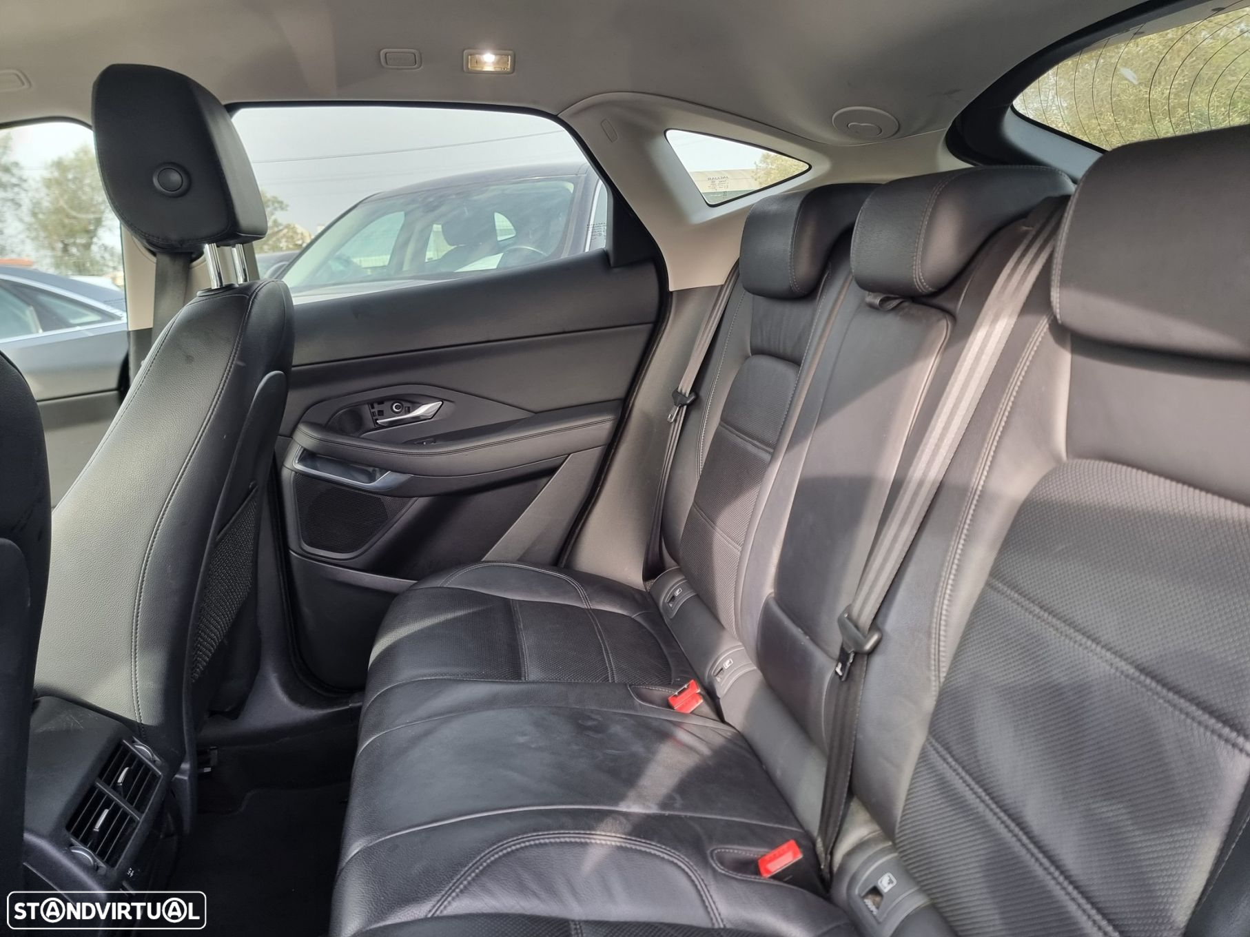 Jaguar E-Pace 2.0 i4D S - 8