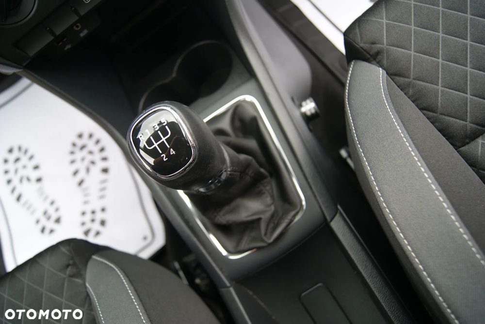 Skoda RAPID 1.2 TSI Style - 31