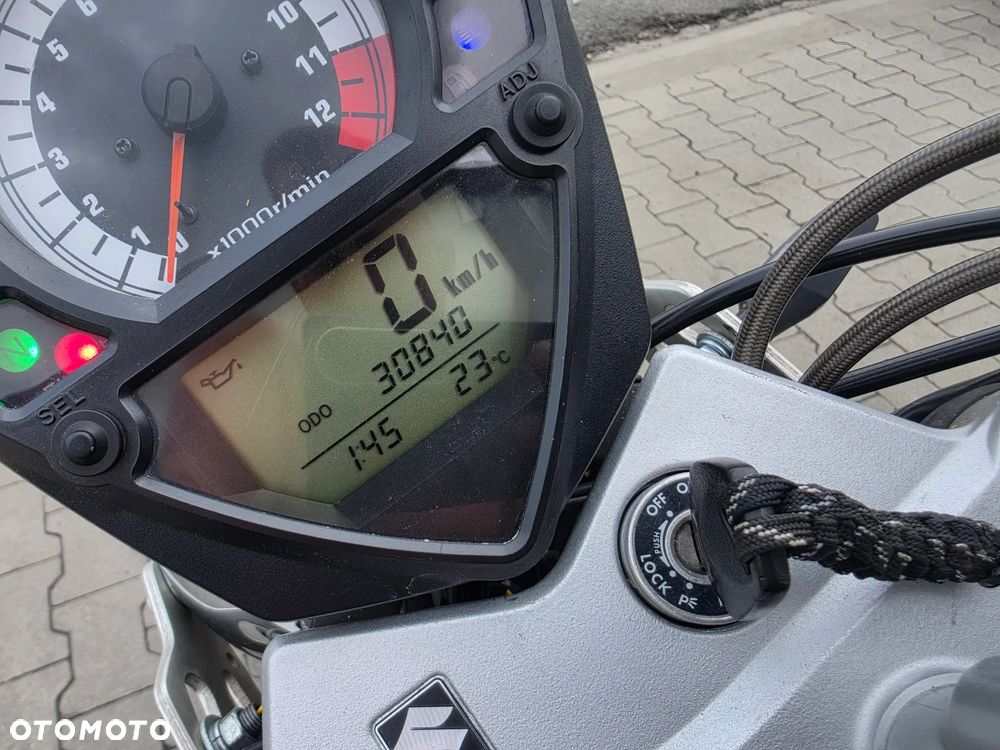 Suzuki SV - 33