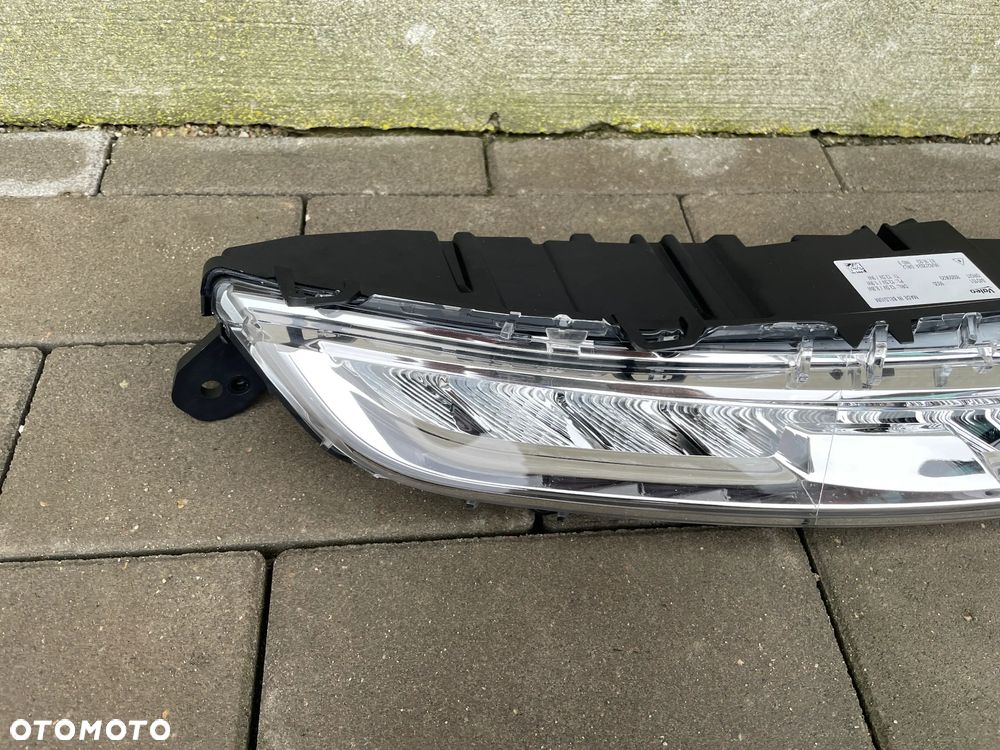 LAMPA PRAWA DZIENNA, KIERUNEK CITROEN C4 GRAND PICASSO II  2013-- NOWA VALEO LED - 3