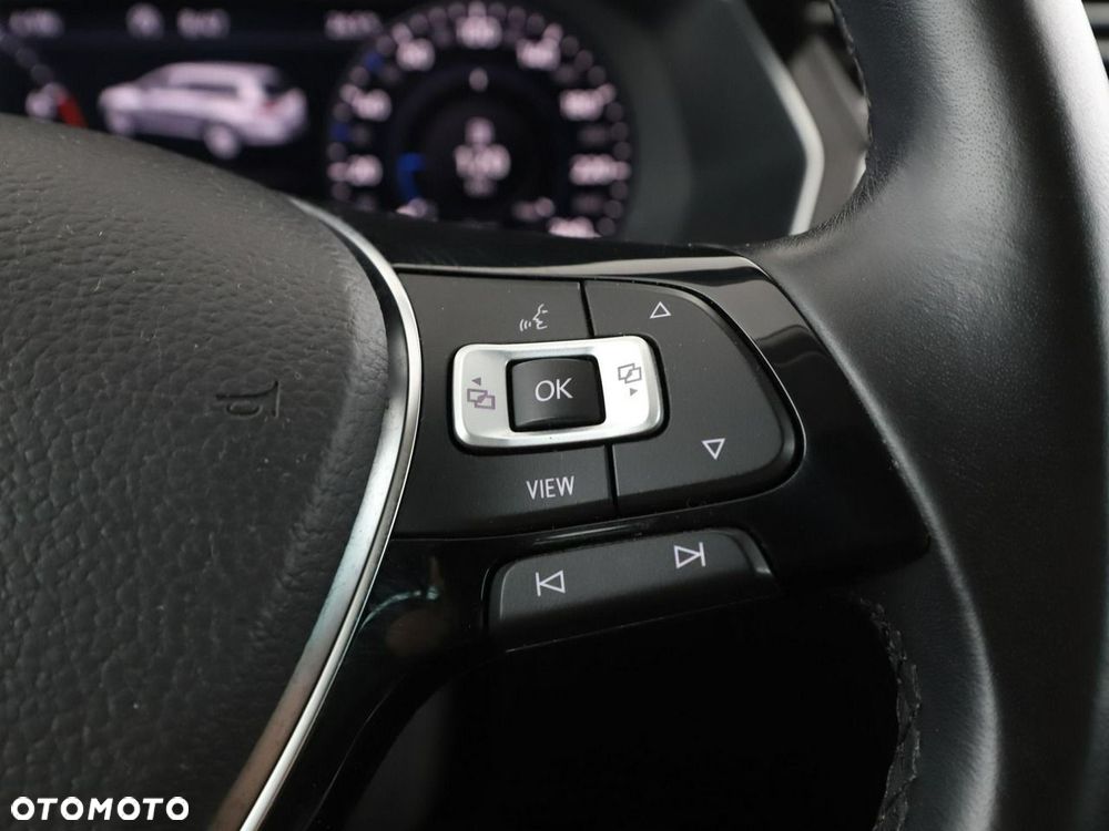 Volkswagen Passat - 31