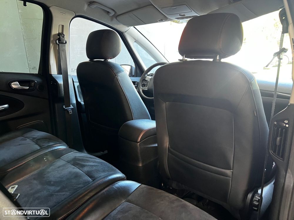 Ford S-Max 2.2 TDCi Titanium 7L - 18