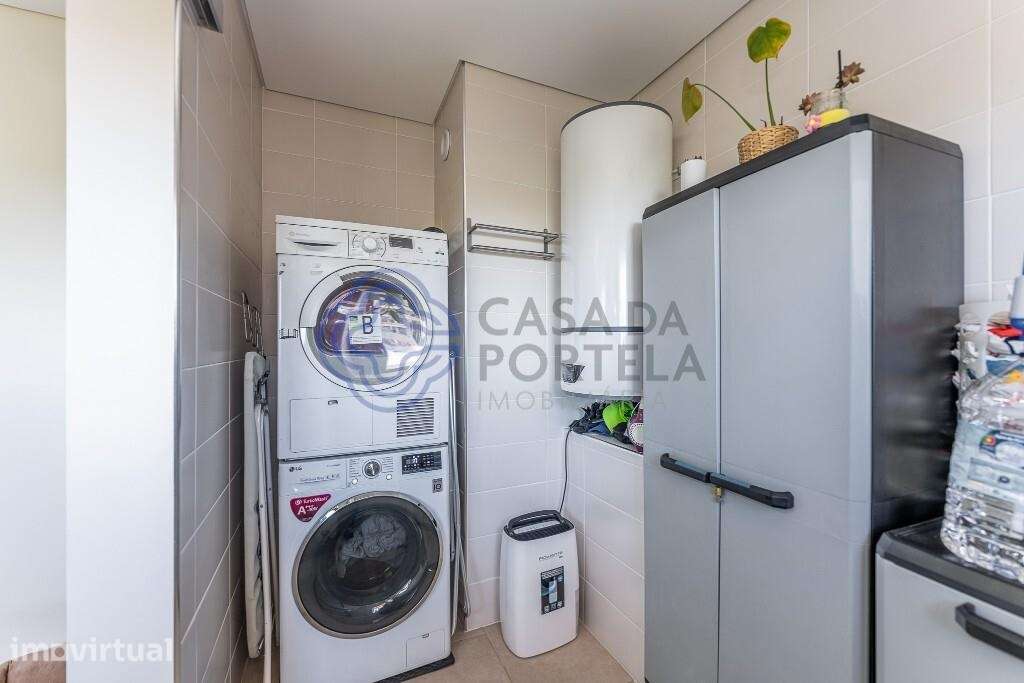 venda de apartamento T4 com dois lugares de garagem  e arrumos entrada - Grande imagem: 4/35