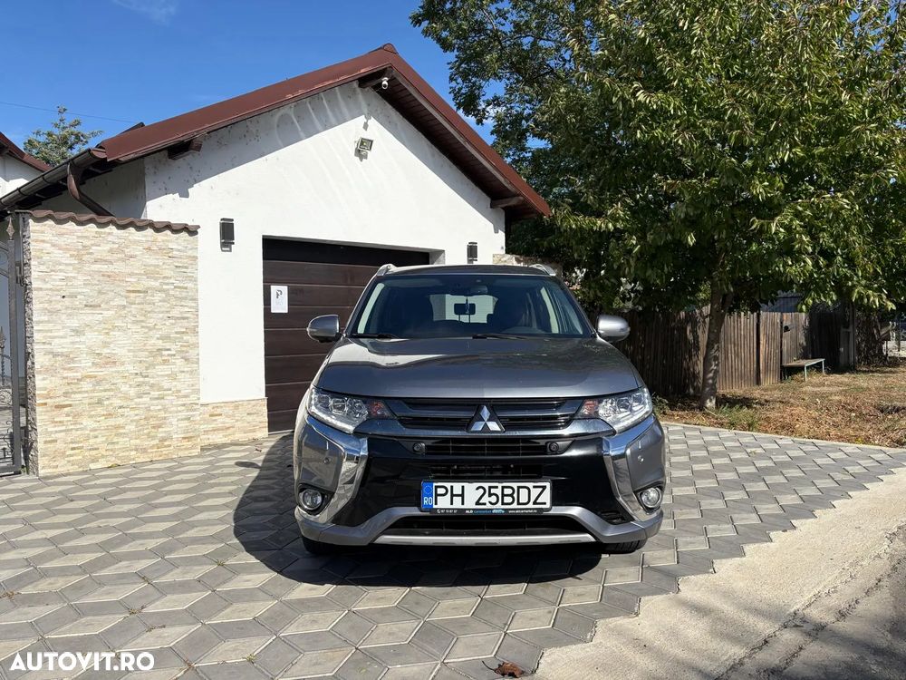 Mitsubishi Outlander 2.0 4WD Plug-In Hybrid Plus - 2