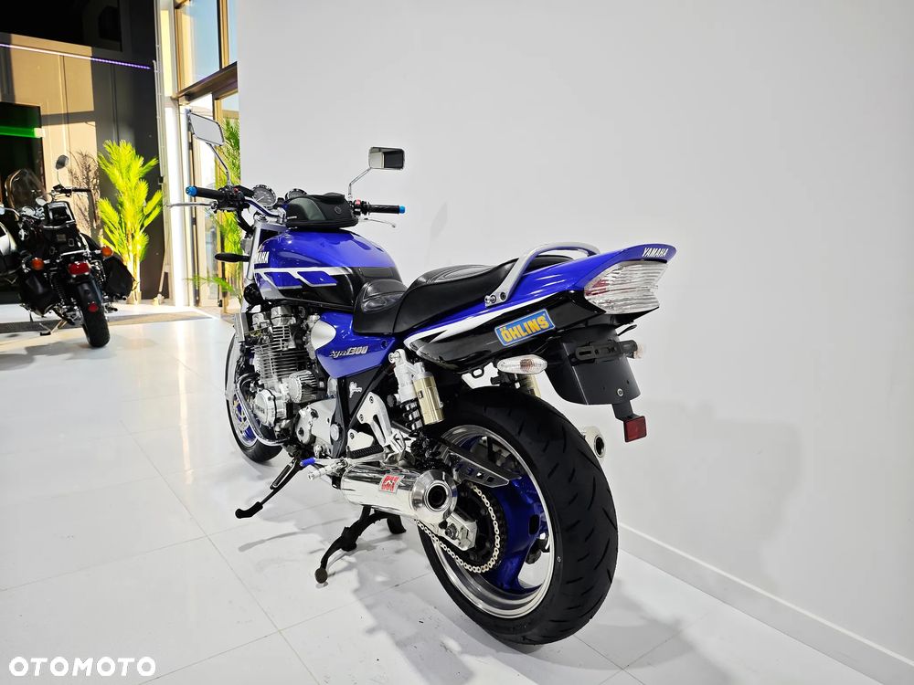 Yamaha XJR - 17