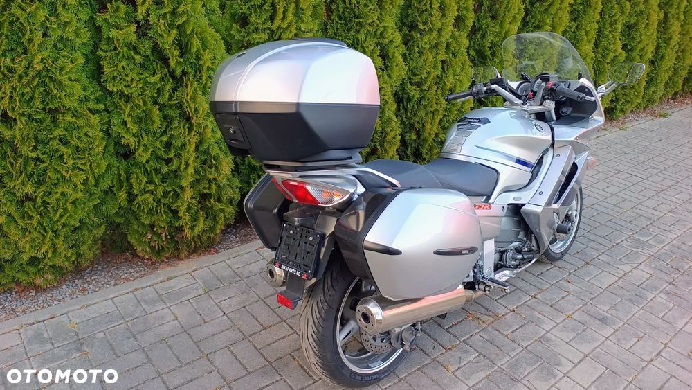 Yamaha FJR - 8