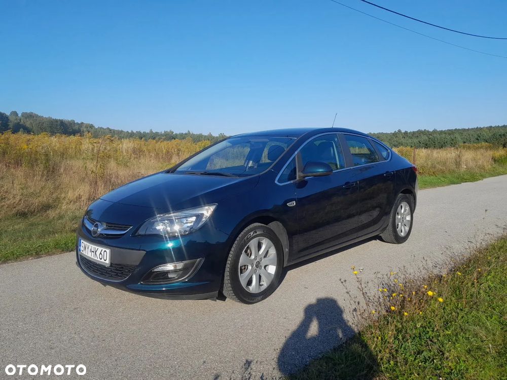 Opel Astra 1.4 T Executive EU6 - 9