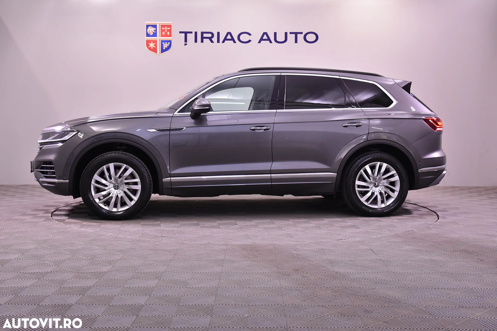 Volkswagen Touareg - 2