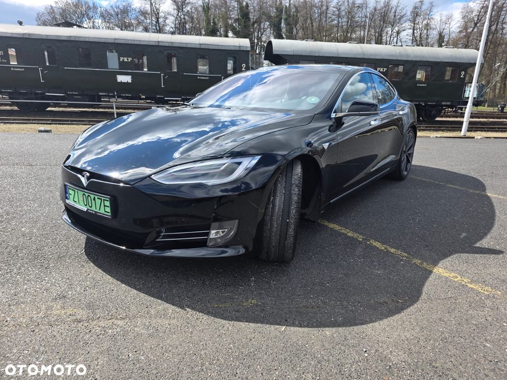 Tesla Model S - 6