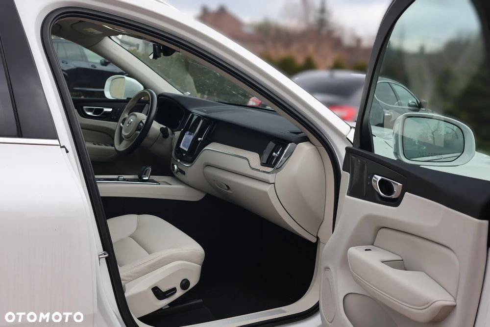 Volvo XC 60 T8 AWD Recharge Plus Dark - 20