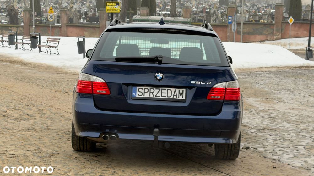 BMW Seria 5 525d xDrive - 11