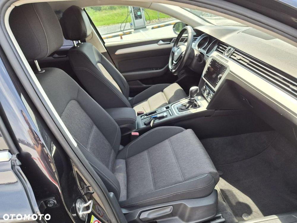 Volkswagen Passat - 16