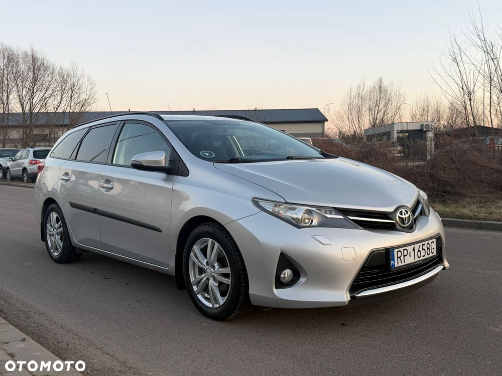 Toyota Auris 1.4 D-4D Life Plus - 4