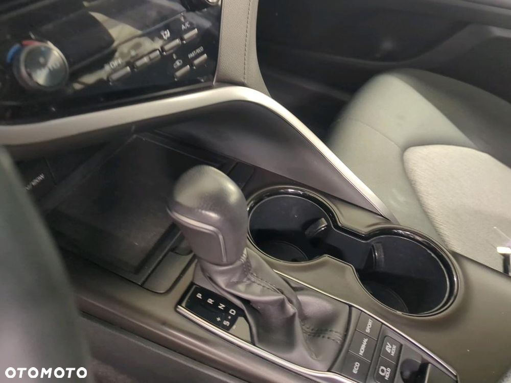 Toyota Camry - 14