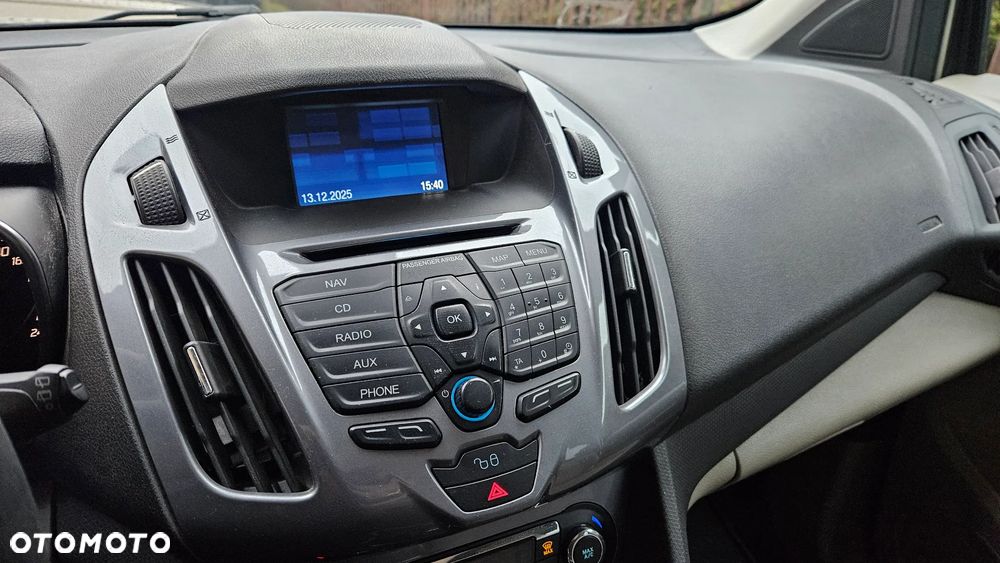 Ford Tourneo Connect 1.6 TDCi Titanium - 25