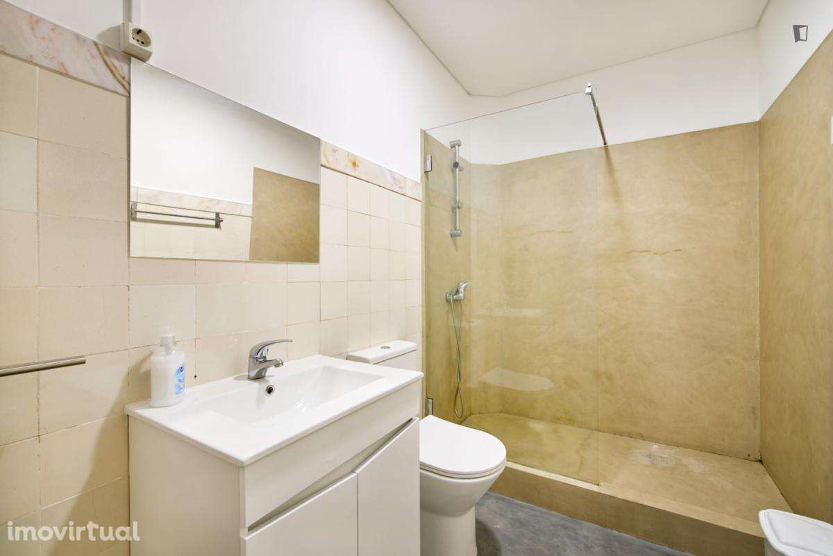 Quarto - localizado em Alameda Lisbon - Grande imagem: 3/51