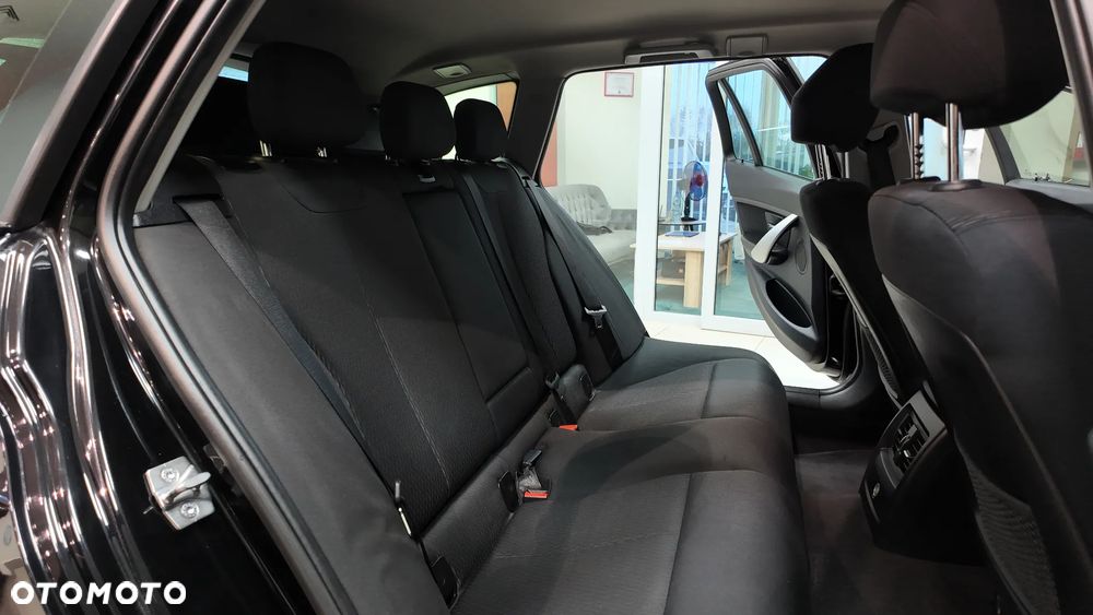 BMW Seria 3 318d Sport Line - 24