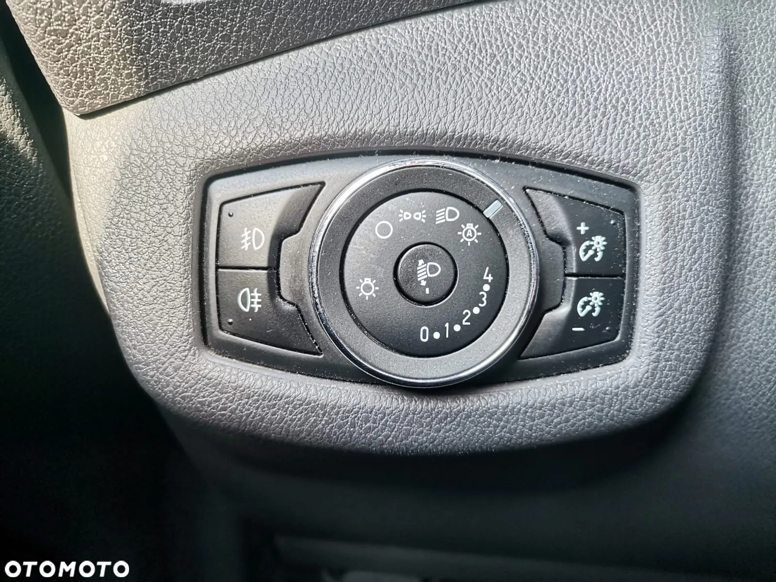 Ford Tourneo Connect 1.5 TDCi Titanium - 15