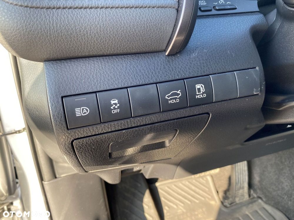 Toyota Camry 2.5 Hybrid Comfort CVT - 21
