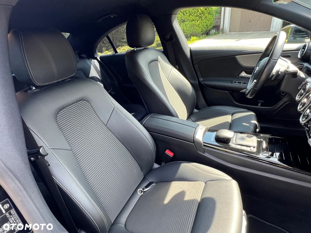 Mercedes-Benz CLA 180 Progressive 7G-DCT - 17