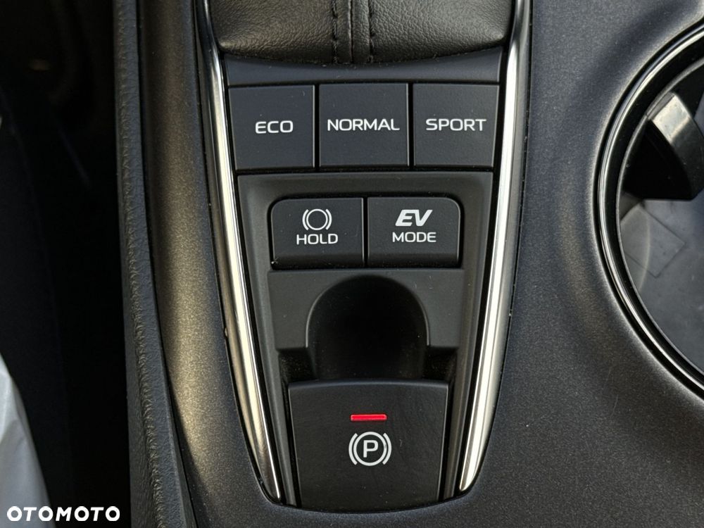 Toyota Camry 2.5 Hybrid Comfort CVT - 24