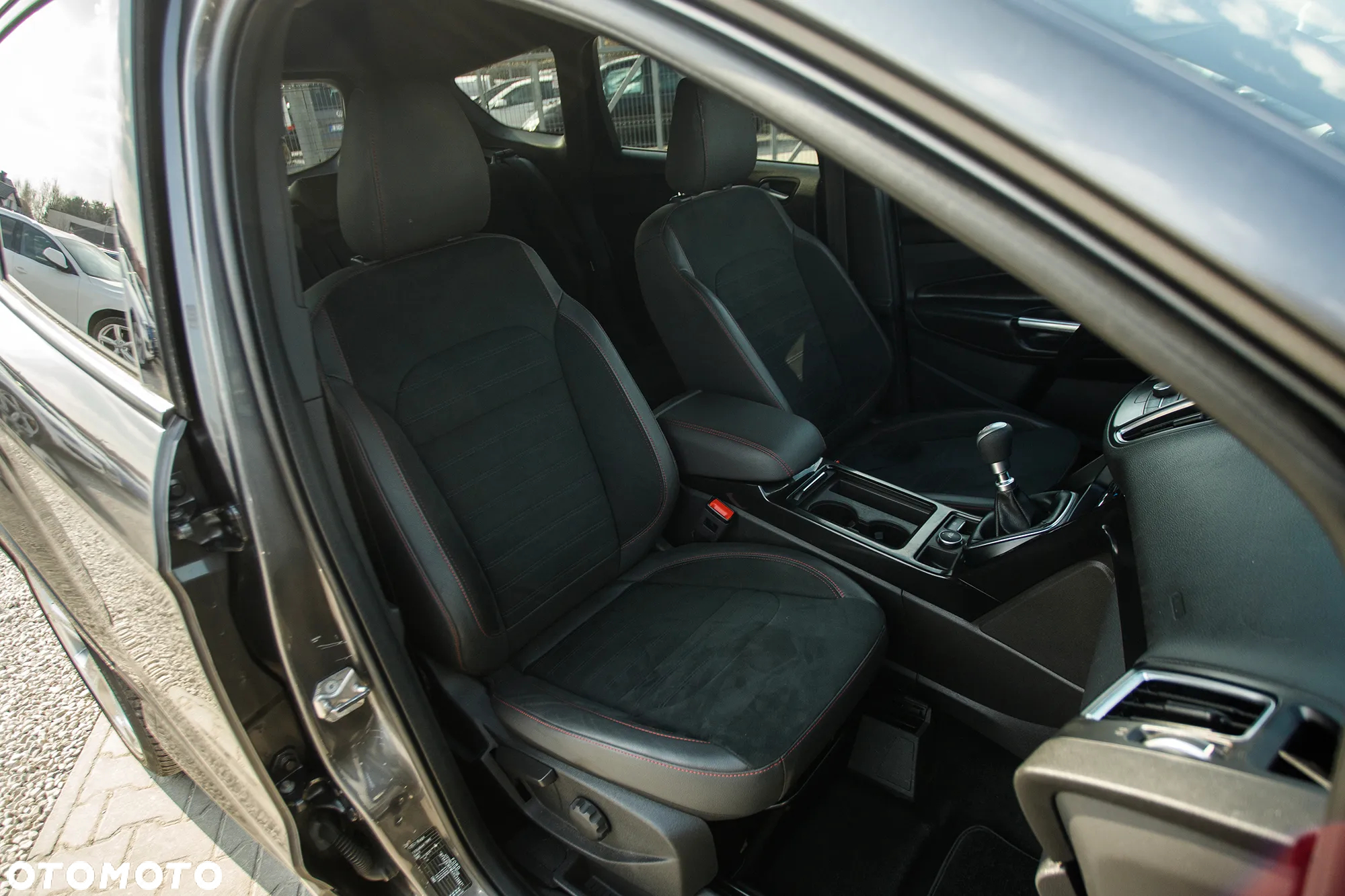 Ford Kuga 1.5 EcoBoost 2x4 ST-Line - 22