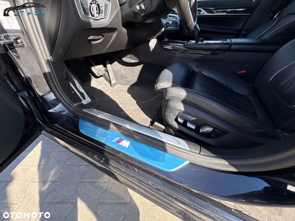 BMW Seria 7 750i xDrive sport - 24