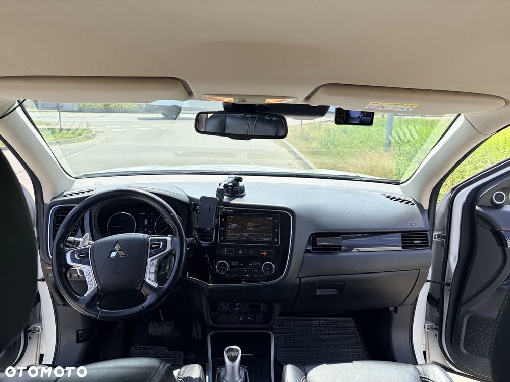 Mitsubishi Outlander Instyle NAVI + - 6