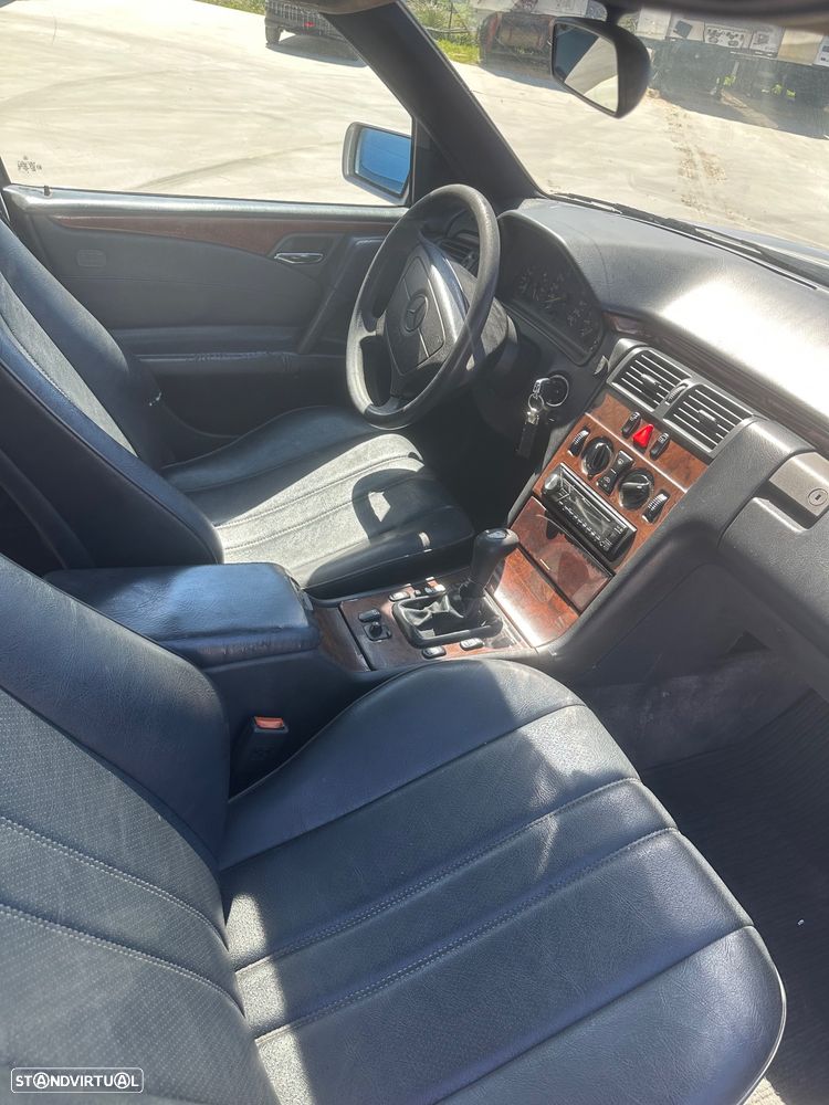 Mercedes-Benz E 200 - 8