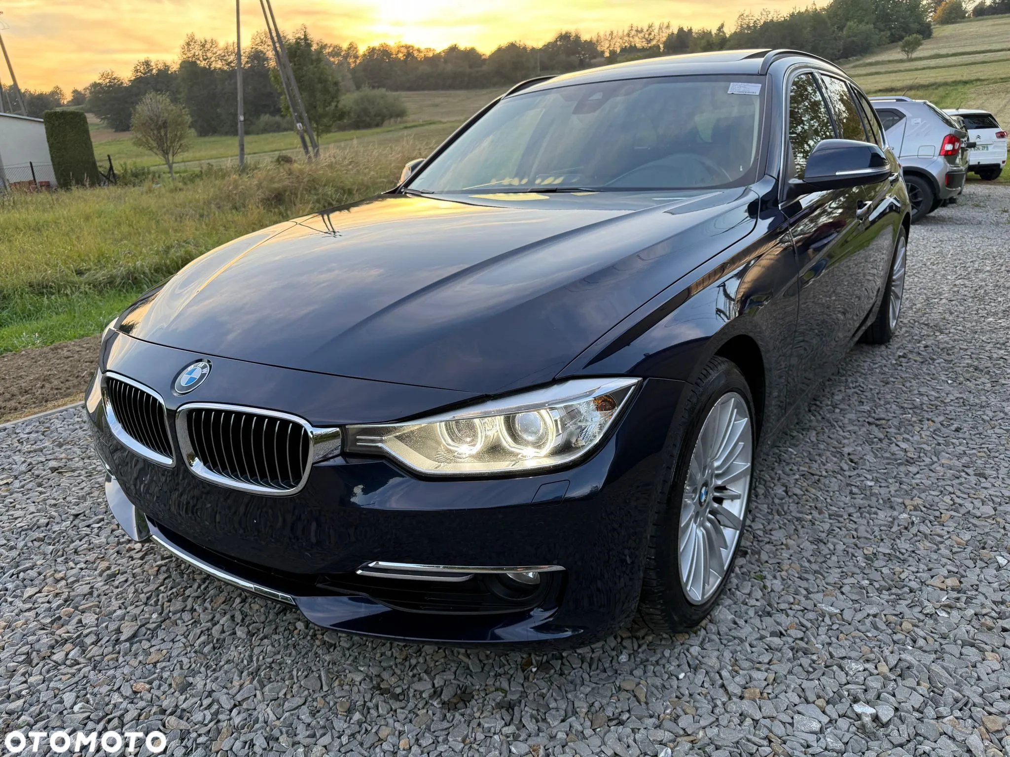 BMW Seria 3 330d Touring xDrive Sport-Aut Blue Performance Luxury Line - 2