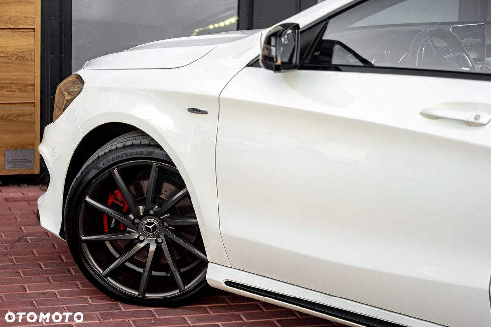 Mercedes-Benz CLA 250 4Matic 7G-DCT Sport - 8