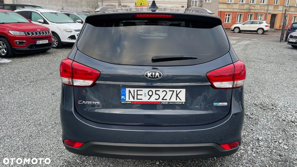 Kia Carens - 10