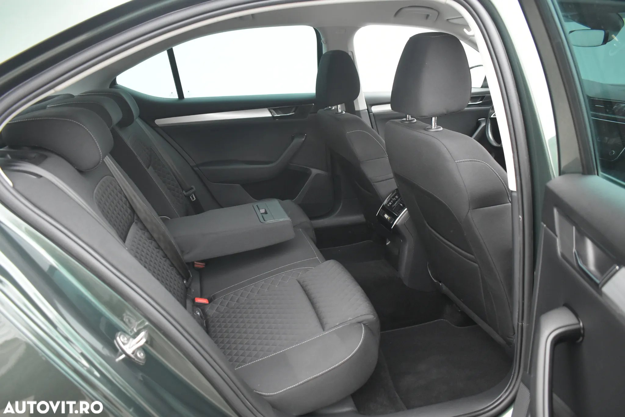 Skoda Superb 2.0 TDI DSG Ambition - 17