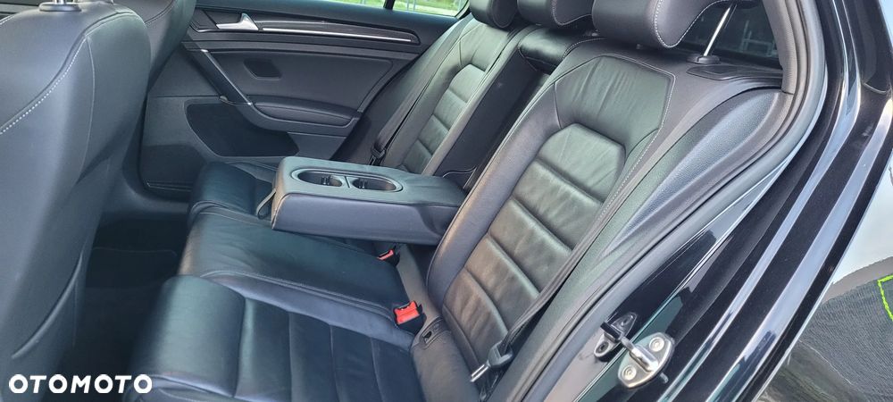 Volkswagen Golf - 10