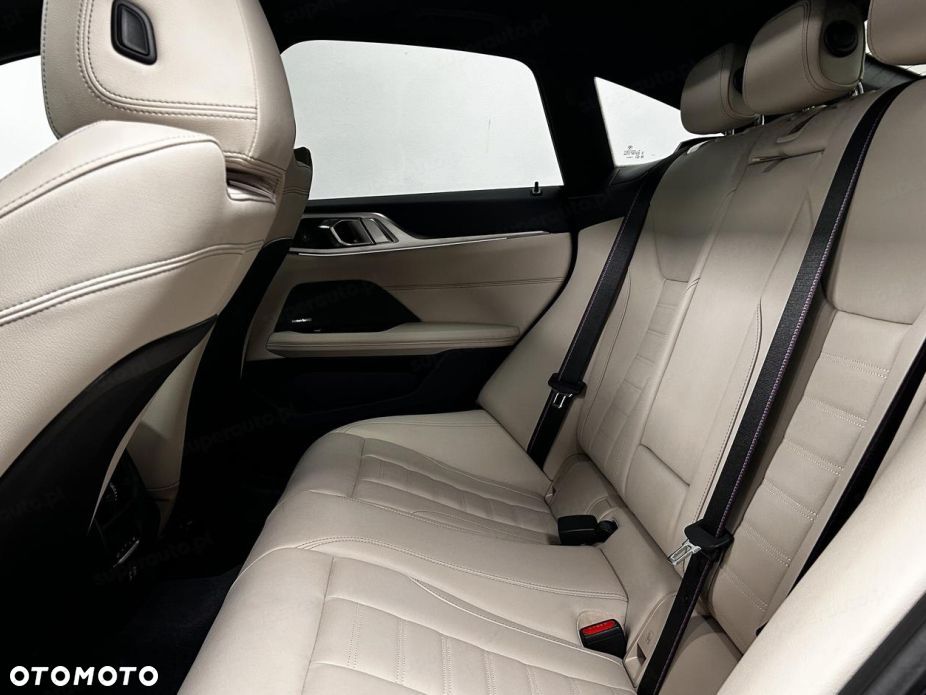 BMW Seria 4 M440i xDrive mHEV - 17