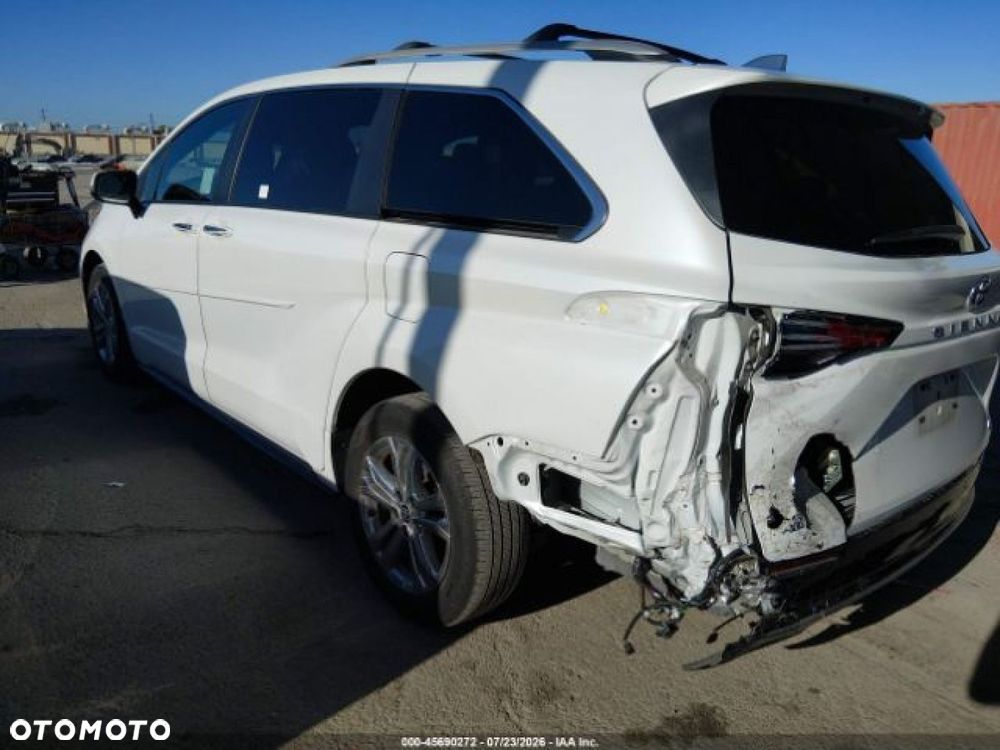 Toyota Sienna - 4