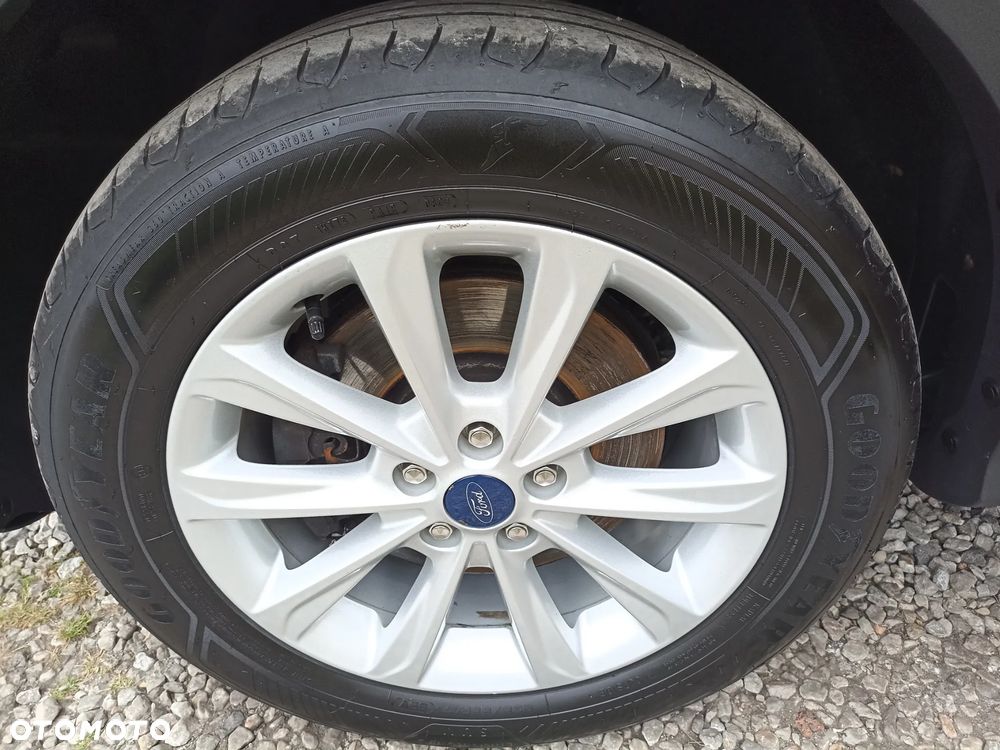 Ford Kuga 2.0 TDCi 2x4 Titanium - 35