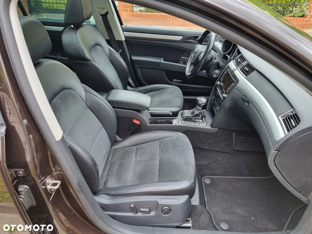 Skoda Superb 2.0 TDI Elegance DSG - 14