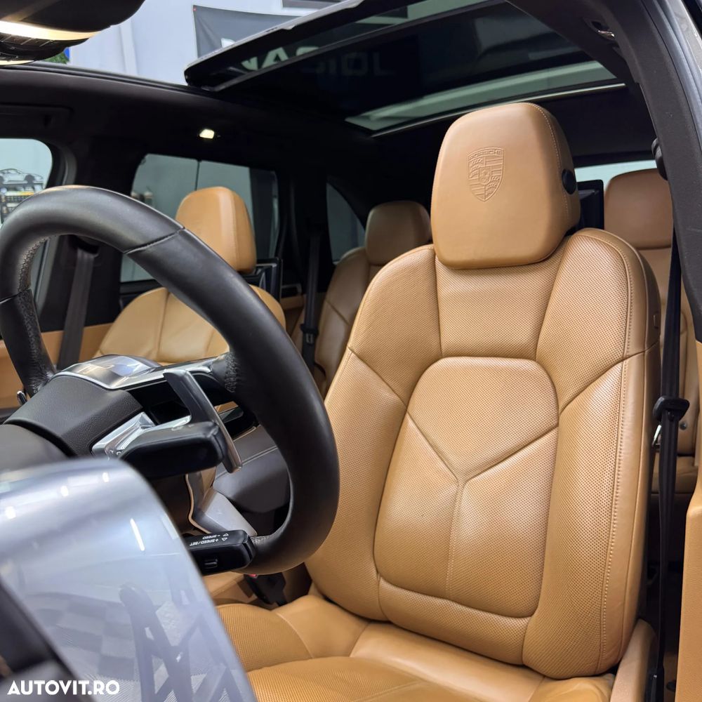 Porsche Cayenne - 4