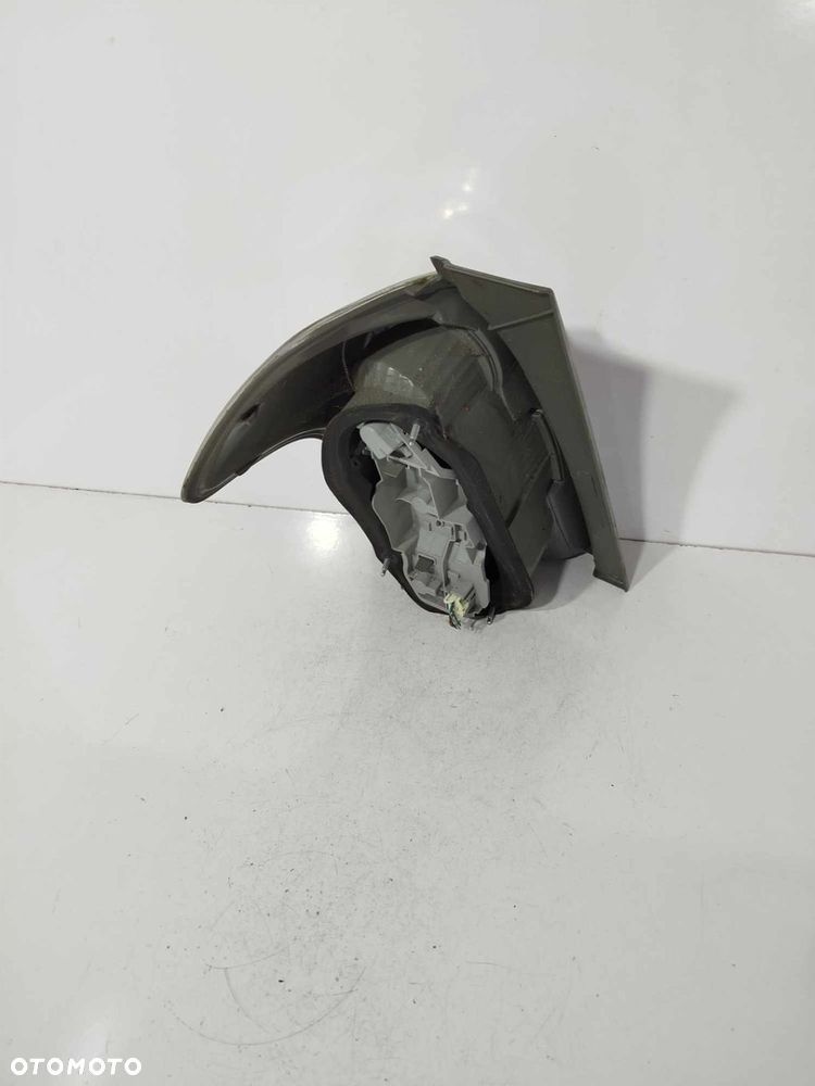 LAMPA TYLNA PRAWA TYŁ TOYOTA COROLLA VERSO 04-08 - 3